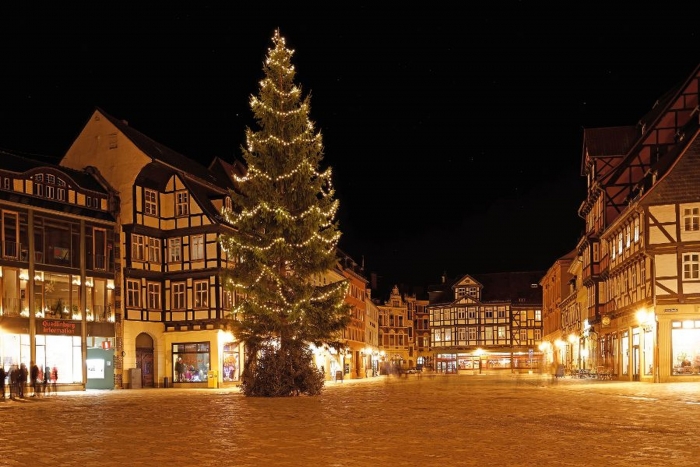 Weihnachtsbaum auf Marktplatz