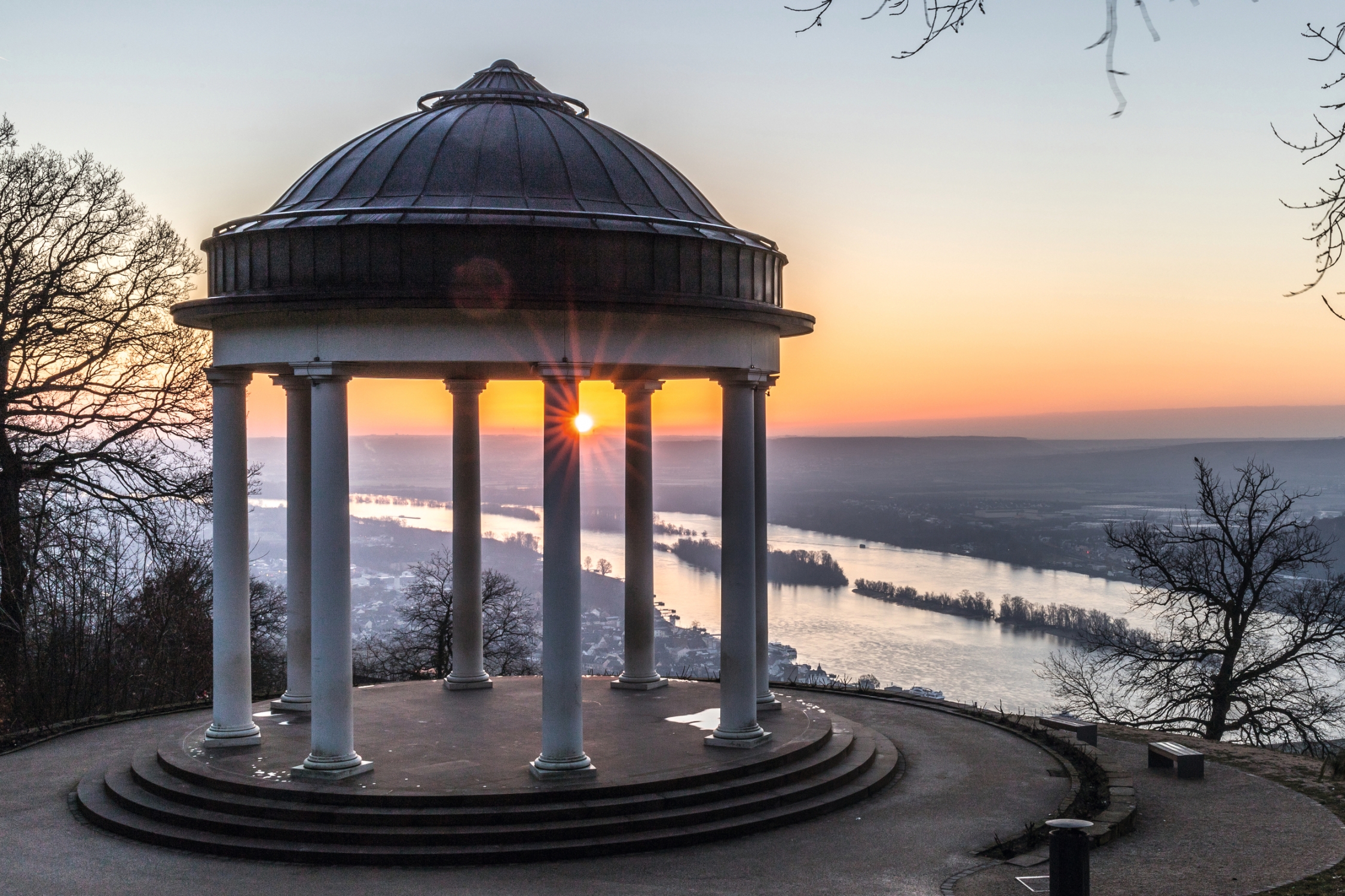 winterlicher Blick vom Niederwalddenkmal in Rüdesheim