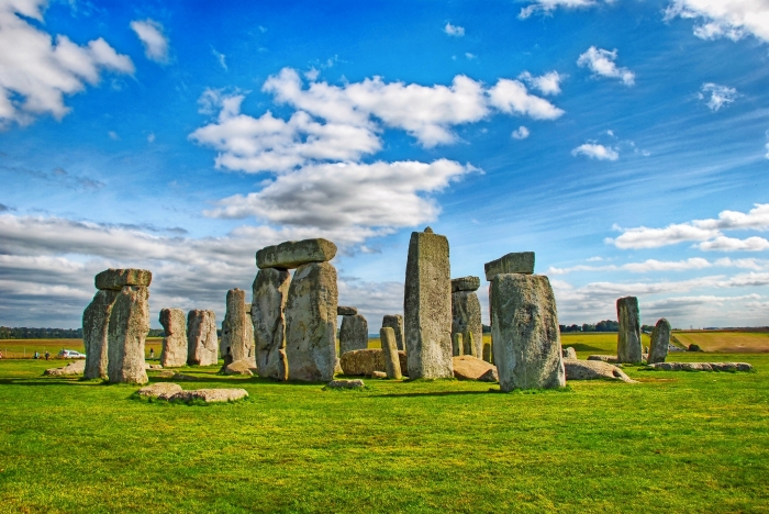 Stonehenge mit blauem Himmel